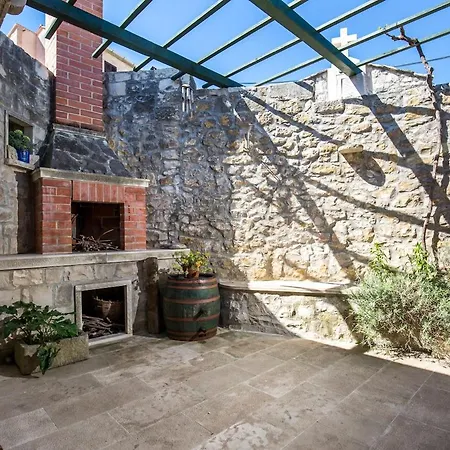 Holiday home Visilo Stone House