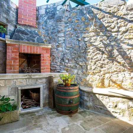 Holiday home Visilo Stone House