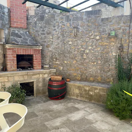 Dalmatian Stone House Nyaraló *