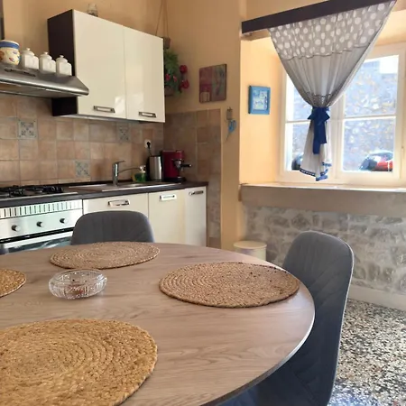 Nyaraló Dalmatian Stone House Pučišća