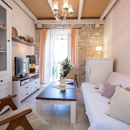 Dalmatian Stone House Nyaraló *