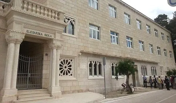 Visilo Heritage Stone House - A 300-year-old Legacy In The Heart Of *