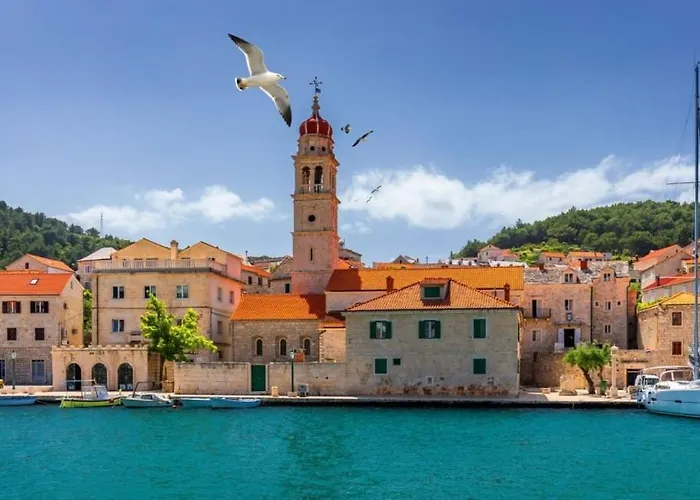 Visilo Heritage Stone House - A 300-year-old Legacy In The Heart Of Pucisca