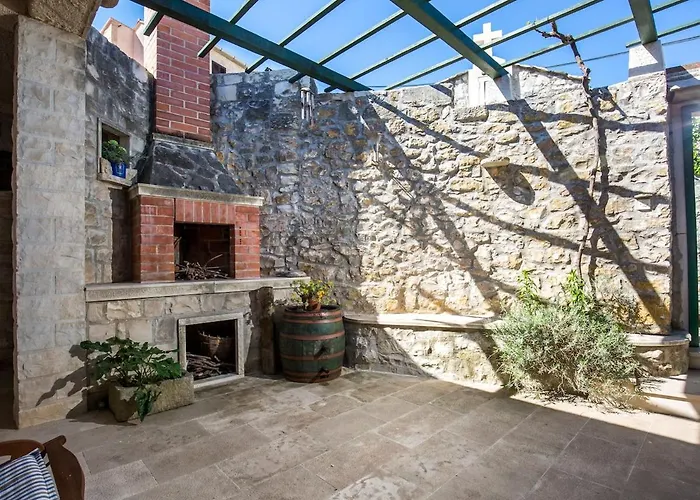 Ferienhaus Visilo Heritage Stone House - A 300-year-old Legacy In The Heart Of