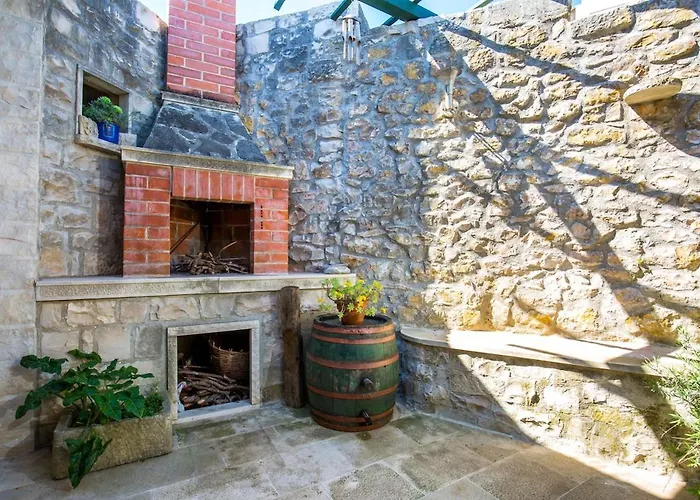 Visilo Heritage Stone House - A 300-year-old Legacy In The Heart Of *