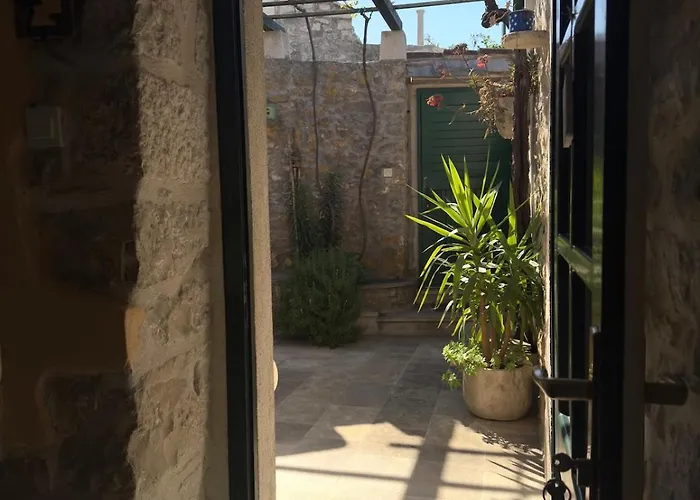 Visilo Heritage Stone House - A 300-year-old Legacy In The Heart Of